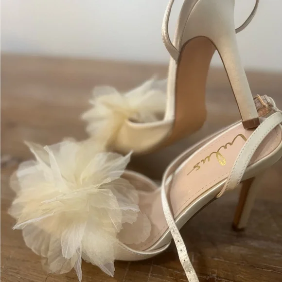 Lulu's Cream Floral Heels - Picture 7 of 8